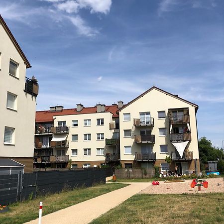 Ferienwohnung Urocze Mieszkanie Z Ogrodkiem I Bezplatny Parking Breslau Exterior foto