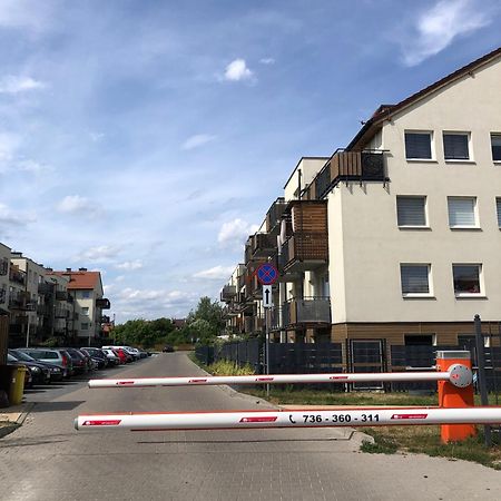 Ferienwohnung Urocze Mieszkanie Z Ogrodkiem I Bezplatny Parking Breslau Exterior foto